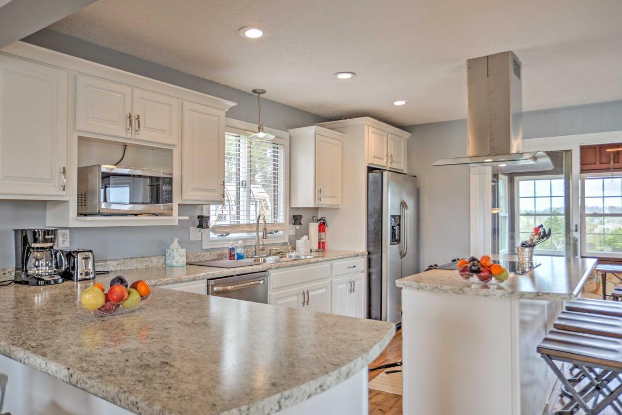 Monticello Home With Multi-Level Deck On 2 Acres! Esterno foto