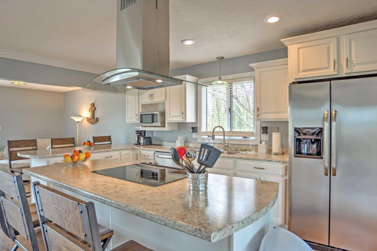 Monticello Home With Multi-Level Deck On 2 Acres! Esterno foto