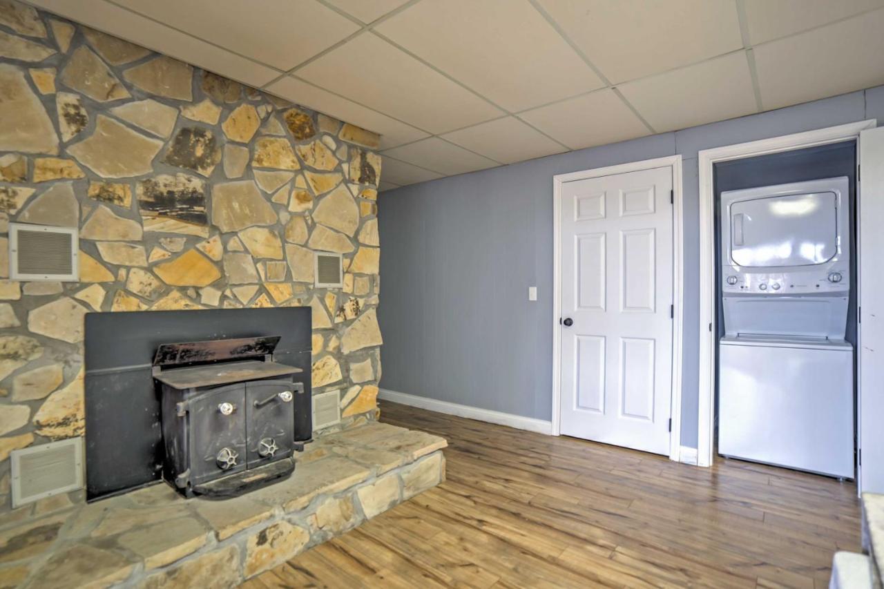 Monticello Home With Multi-Level Deck On 2 Acres! Esterno foto